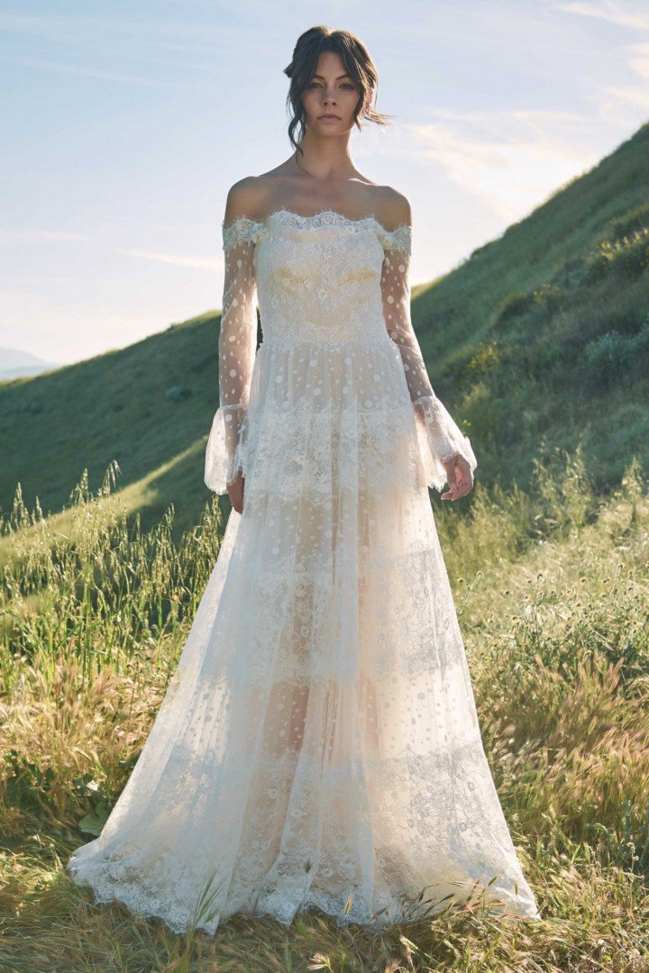 В статье использованы фото из коллекций  Vera Wang, Tadashi Shoji, Monique Lhuillier, Suzanne Neville
